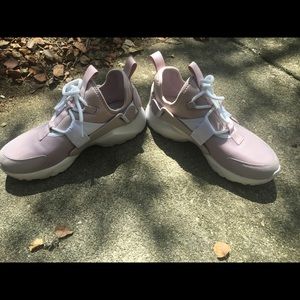 Nike Huaraches Women’s size 8